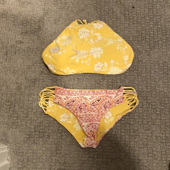 Billabong Other - BILLABONG reversible halter bikini